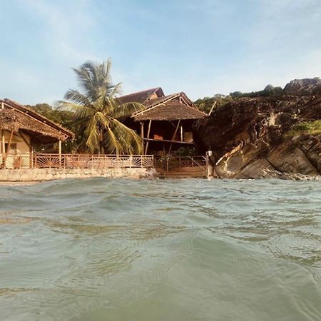 Shambala Madagascar: Beachfront Lodge And Adventures Ambolobozo Esterno foto