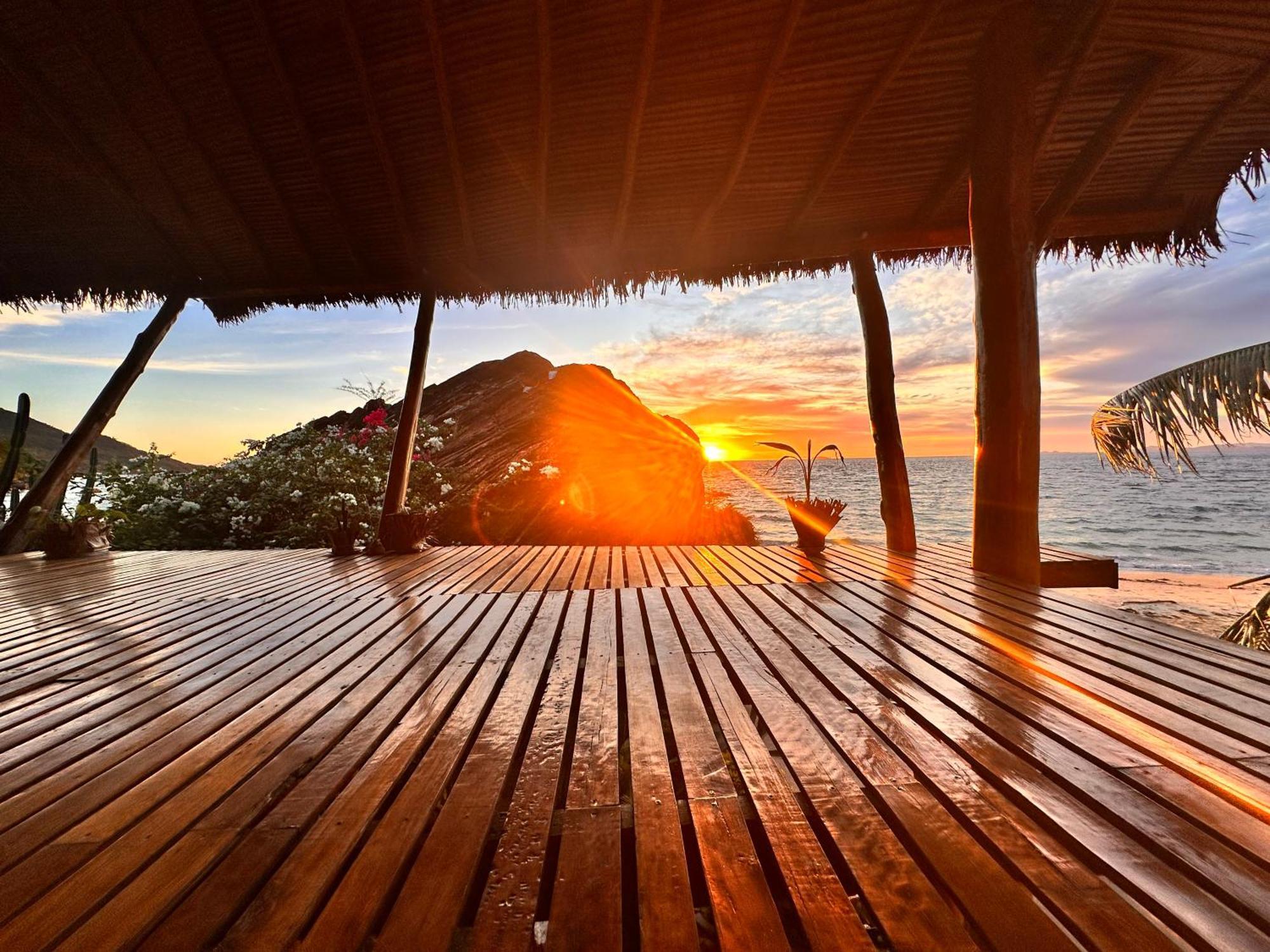 Shambala Madagascar: Beachfront Lodge And Adventures Ambolobozo Esterno foto