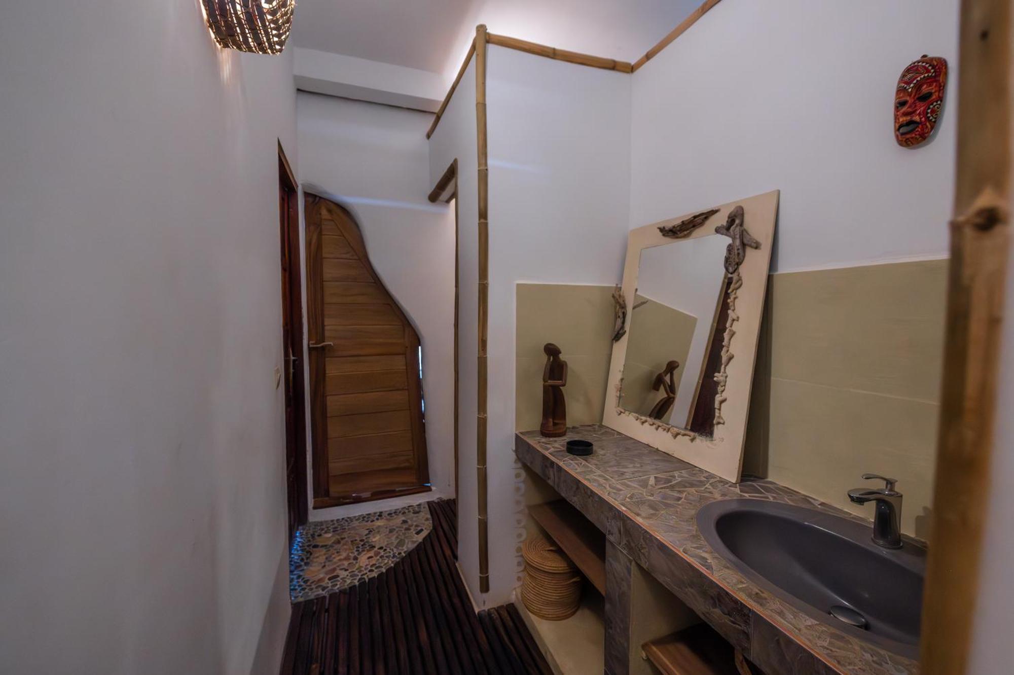 Shambala Madagascar: Beachfront Lodge And Adventures Ambolobozo Esterno foto