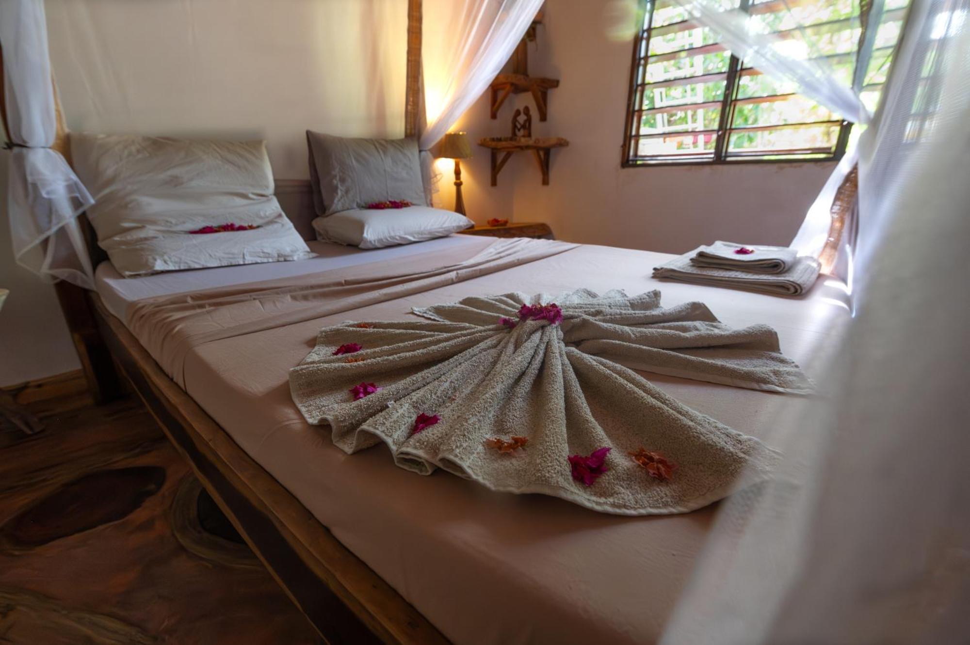 Shambala Madagascar: Beachfront Lodge And Adventures Ambolobozo Esterno foto