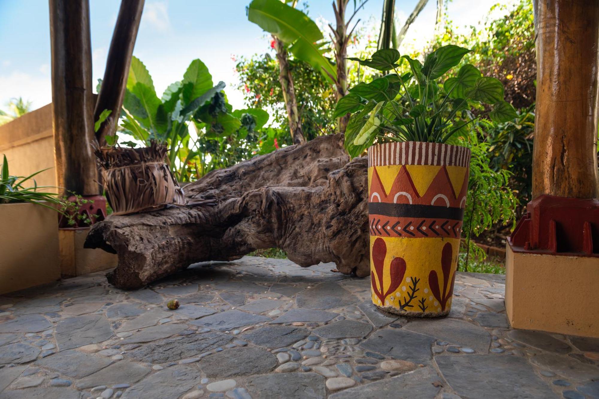 Shambala Madagascar: Beachfront Lodge And Adventures Ambolobozo Esterno foto